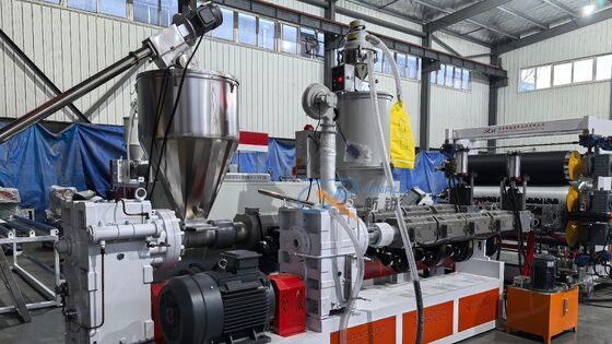 1400-1800mm TPE TPV TPR Máquina de alfombras para automóviles Máquina de fabricación de láminas de formación al vacío