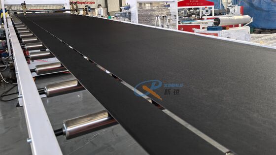 1400-1800mm TPE TPV TPR Máquina de alfombras para automóviles Máquina de fabricación de láminas de formación al vacío