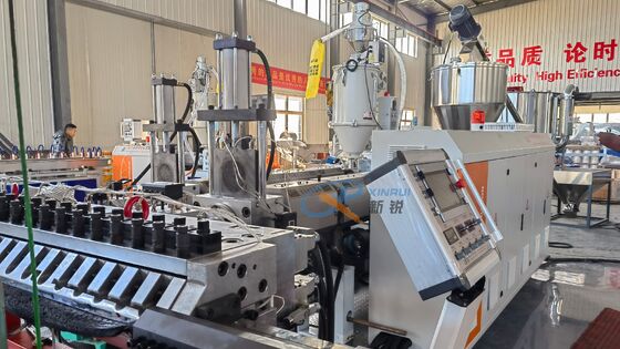 1400-1800mm TPE TPV TPR Máquina de alfombras para automóviles Máquina de fabricación de láminas de formación al vacío