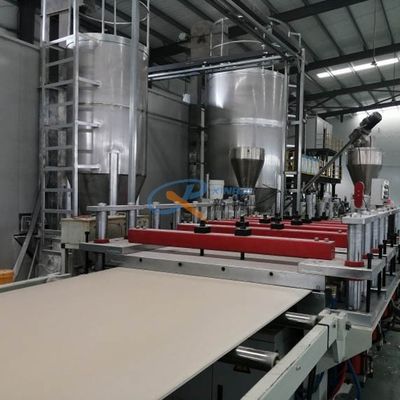 Un buen precio. cadena de producción del tablero de la espuma del Pvc de la cocina WPC de 1220m m en línea