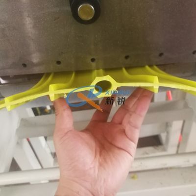 Un buen precio. tejas plásticas suaves del PVC de 150kg/H 400m m que hacen la máquina en línea