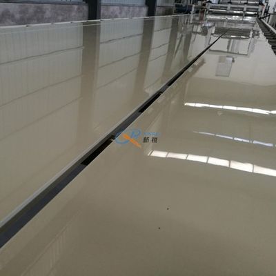 tablero plástico de 20m m que hace la máquina