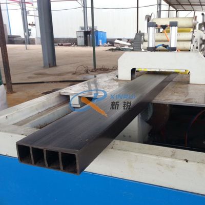 Un buen precio. Máquina plástica del perfil WPC del Decking impermeable del CE 380V en línea